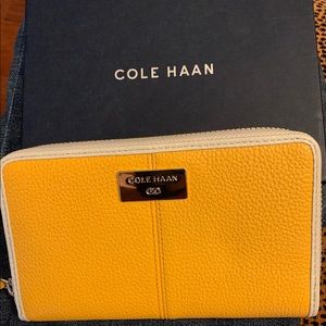 Cole Haan Smartphone Wristlet